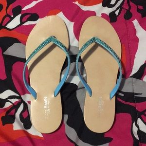 Super cute sandals !